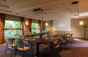 Table préparée pour une réunion dans la salle séminaire - Seminaire au vert